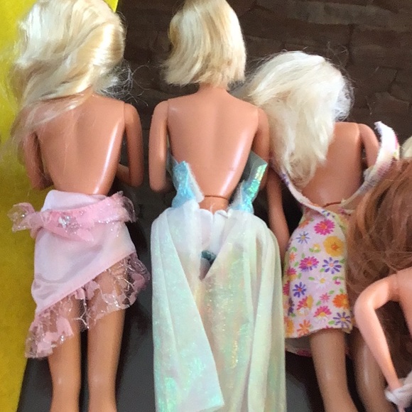 10 Barbies and Two KensThe price is right - Picture 8 of 16